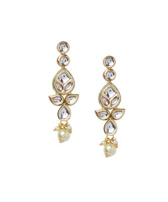 White Kundan Necklace With Earrings And Maang Tikka 3