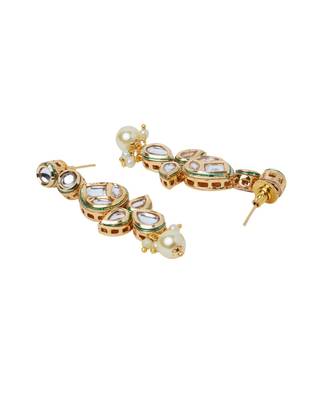 White Kundan Necklace With Earrings And Maang Tikka 4
