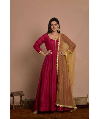 maroon anarkali with golden dupatta 3