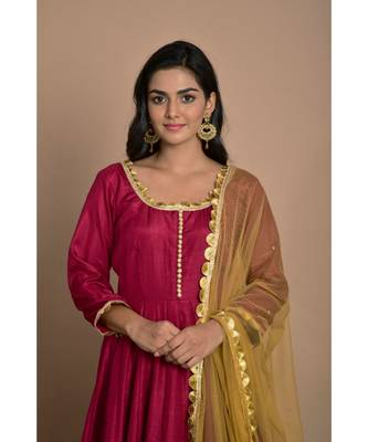 maroon anarkali with golden dupatta 5