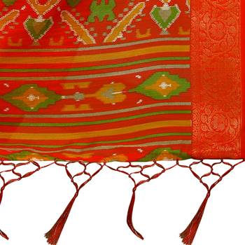 Gold woven silk saree with blouse 4