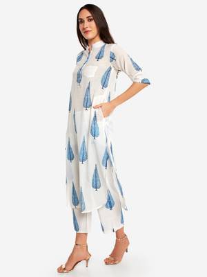 Off White Printed kurta with Trouser. 4