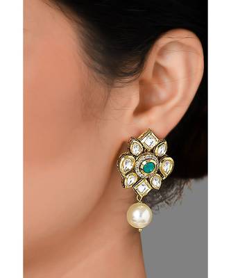 Kundan Studs With Shell Pearls 1