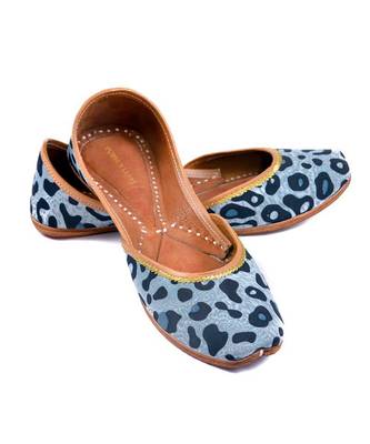 Blue Animal Printed Jutti 3
