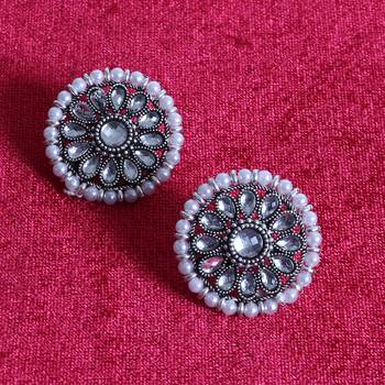 Round Silver and White Pearl Studs 1