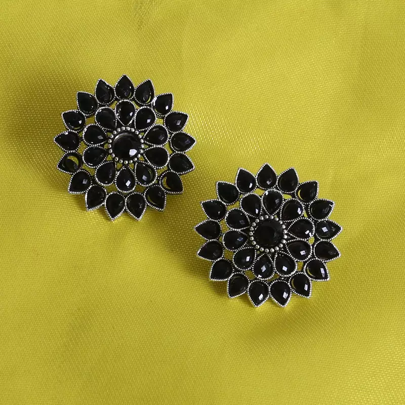 Unique Antiq Black Flower Studs