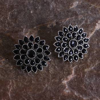 Unique Antiq Black Flower Studs 2