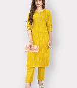 Women'S Foil Print Straight Cotton Yellow Kurti With Pant Set