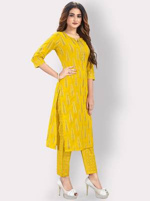 Women'S Foil Print Straight Cotton Yellow Kurti With Pant Set 4