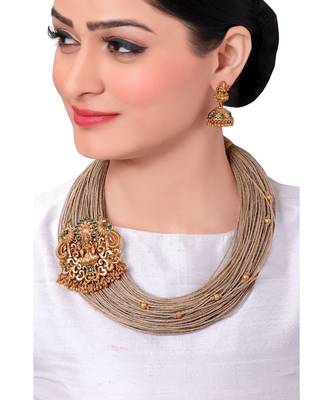 Festive Necklace Set With Gold Toned Temple Broach & Jute 1