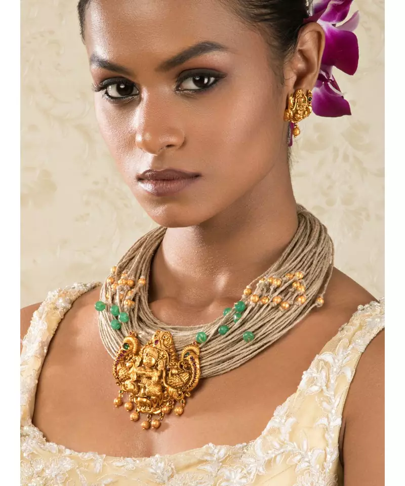 Celestial Surprise Beige Jute Threaded Gold Pendant Necklace Amd Earrings Set With Agate And Gold Beads.