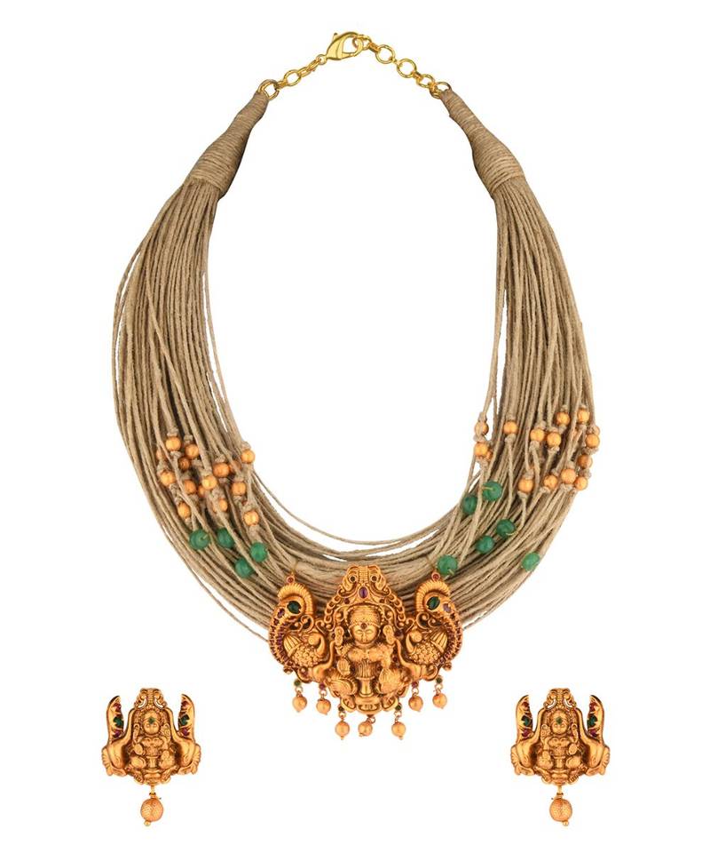 Celestial Surprise Beige Jute Threaded Gold Pendant Necklace Amd Earrings Set With Agate And Gold Beads.