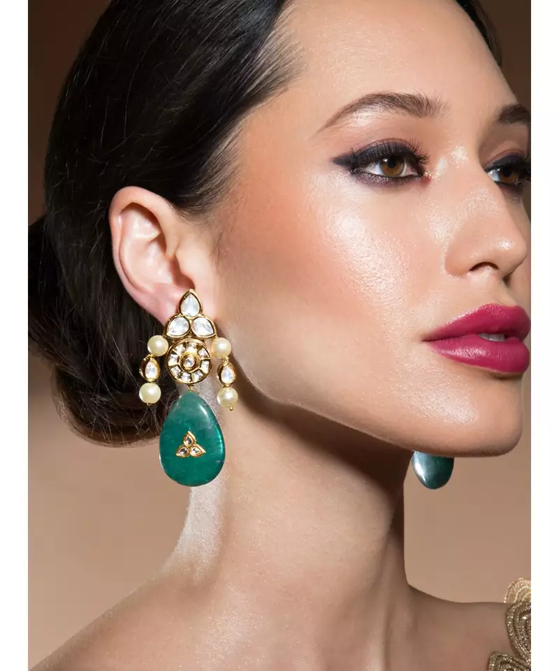 Classic Kundan Polki Ornamented With Shell Pearls And Onyx Drops