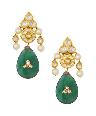 Classic Kundan Polki Ornamented With Shell Pearls And Onyx Drops 2