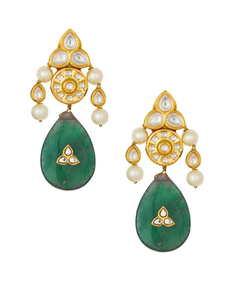 Classic Kundan Polki Ornamented With Shell Pearls And Onyx Drops