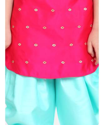 rani pink Frilly Fusion kurti dhoti with matching Maang Tika 4