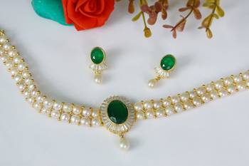 Green pearl chokers 4