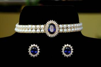 Blue pearl chokers 1