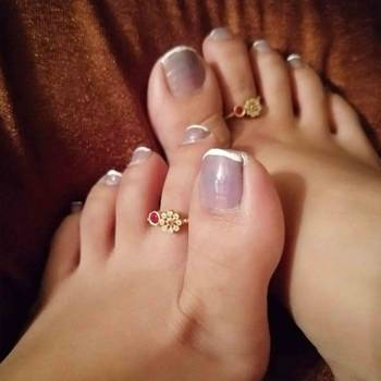 Pink toe-rings 1