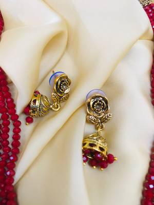 Red necklaces 4