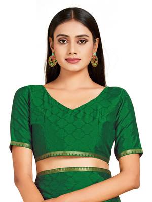 green hand woven crepe saree with blouse 4