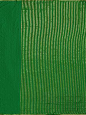 green hand woven crepe saree with blouse 5