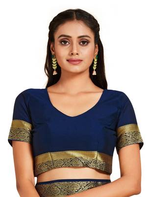 green hand woven crepe saree with blouse 4