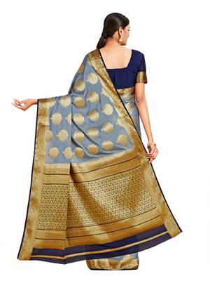 grey hand woven crepe saree with blouse 3