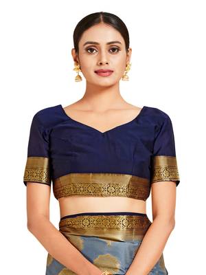 grey hand woven crepe saree with blouse 4