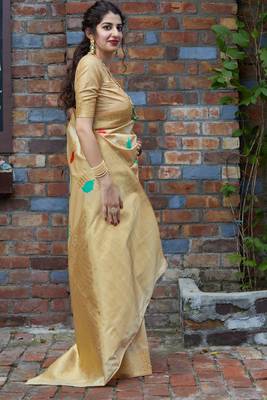 Beige woven banarasi silk saree with blouse 4