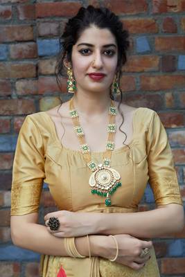 Beige woven banarasi silk saree with blouse 5