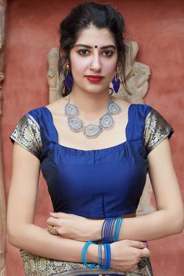 Blue woven banarasi silk saree with blouse 5