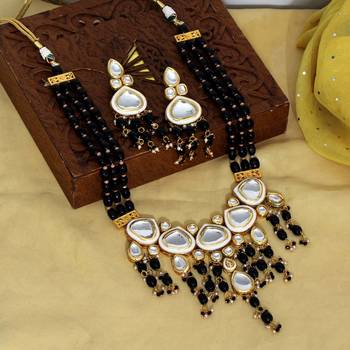 Black necklace-sets 1
