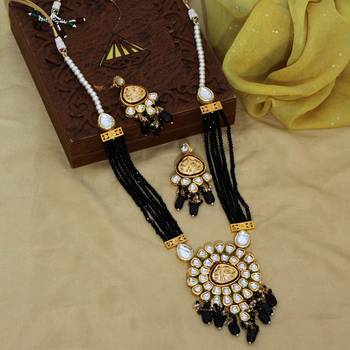 Black necklace-sets 1