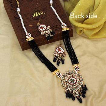 Black necklace-sets 2
