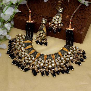 Black necklace-sets 1