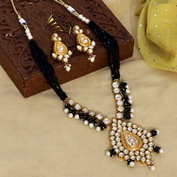 Black necklace-sets 1