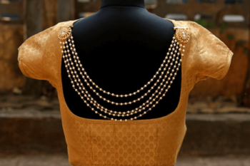 Gold brooch 1