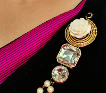 Gold brooch 2