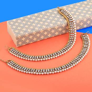 Traditional Golden White Diamond And Pearl Anklet For Women And Girl. 4