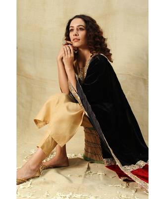 Beige Art Silk Kurti with Mukaish Work paired with Trousers and velvet black/red dupatta 1