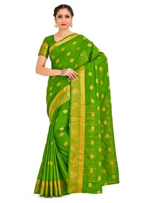 green hand woven crepe saree with blouse 1