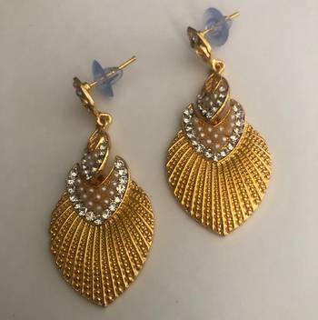 White danglers-drops 2