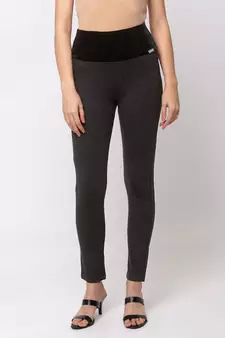 Women Black Solid  Slim Fit Tregging By Sheczzar