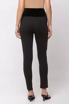 Women Black Solid  Slim Fit Tregging By Sheczzar