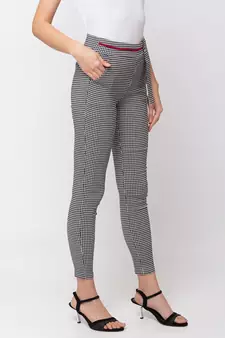 Women Black Checks  Slim Fit Tregging By Sheczzar