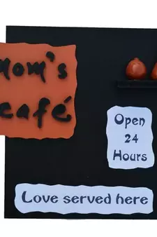 Wooden Mom's Cafe Wall Hanging