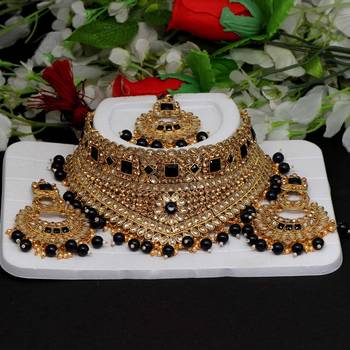 Black necklace-sets 1