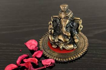 Metal Pagdi Lord Ganesha on Round Base 1