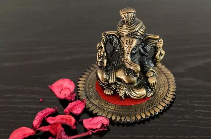 Metal Pagdi Lord Ganesha on Round Base